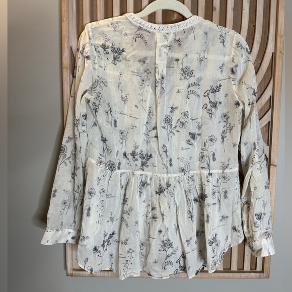 Anthropologie sheer blouse with unique floral print - Picture 5 of 9